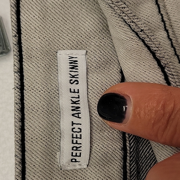 William Rast Mid rise Perfect Skinny Jeans - Picture 8 of 9